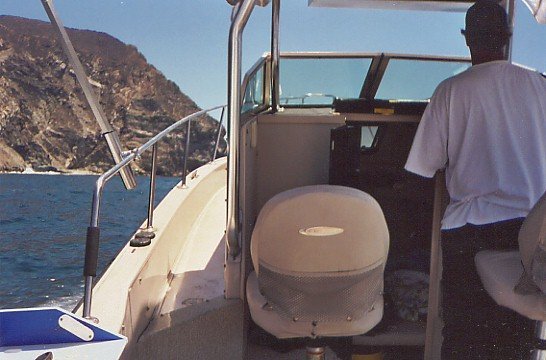Capt. Darryl positioning the S.S. Crestliner at a Catalina backside boiler rock, 8/3/2004