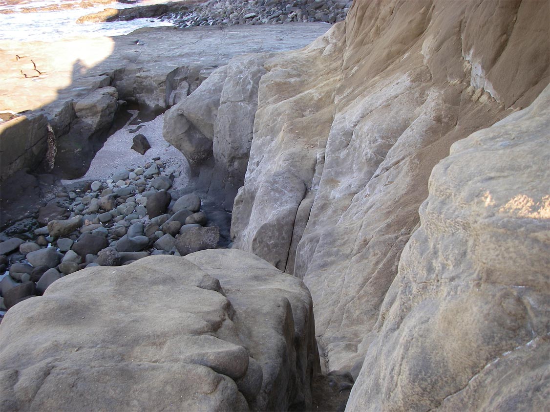 The Dreaded Hump at Two Rock Point, Laguna Beach.  Watch your step or you will slip to the rocks below, 1/30/2009.