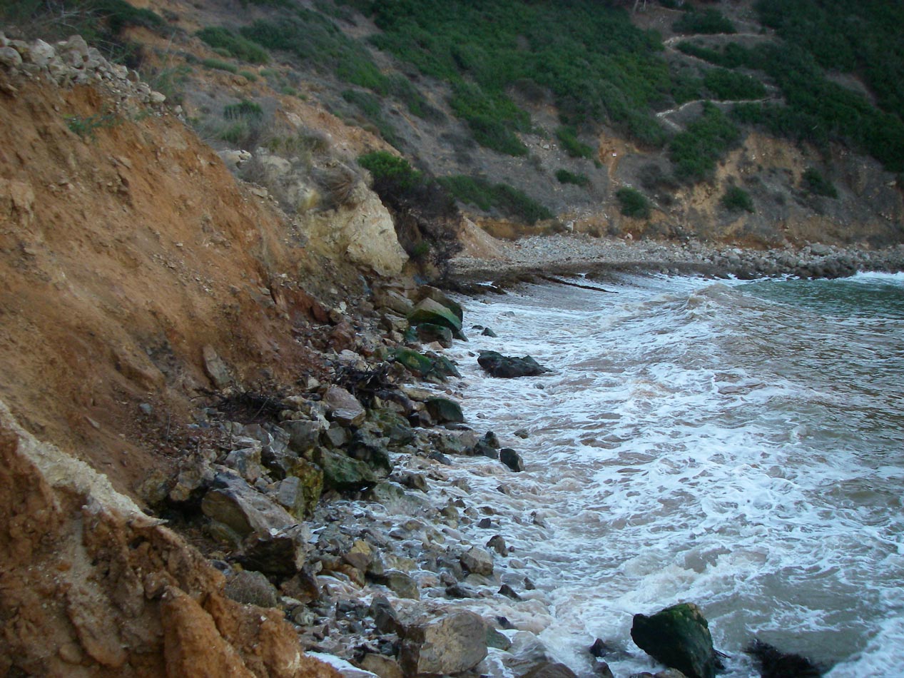 New landslide on Palos Verdes causing filthy water 10/24/2012 