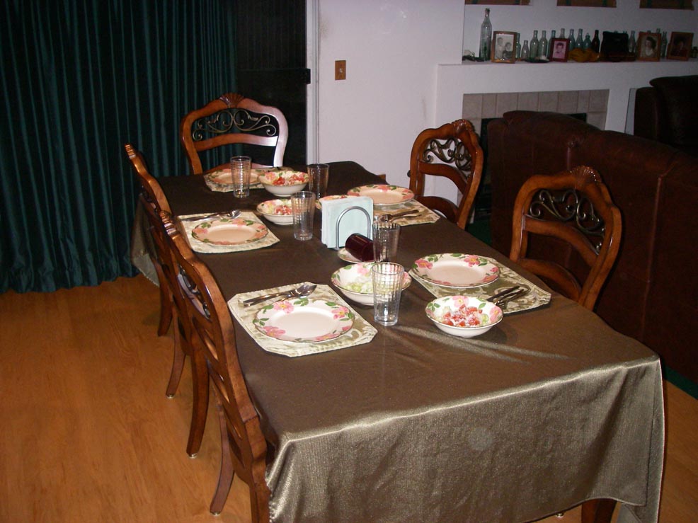 Lovely table ready for T-day dinner 2008