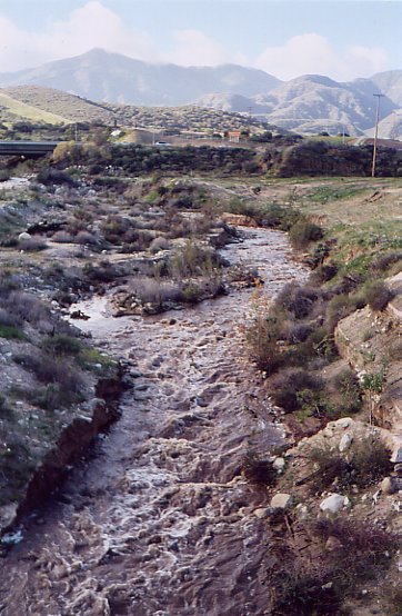 Another usually dry wash in Temescal Valley flooded out after the rains of 01/2005