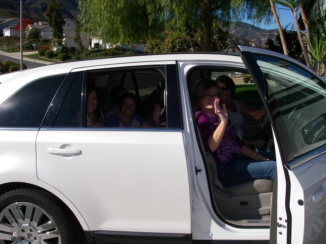 Everyone in sister Tracie's car saying bye bye after T-day 11/26/2011
